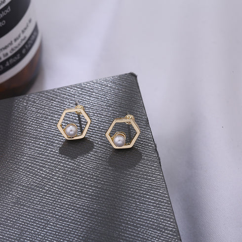 Women's Fashion Hollow Diamond Stud Earrings